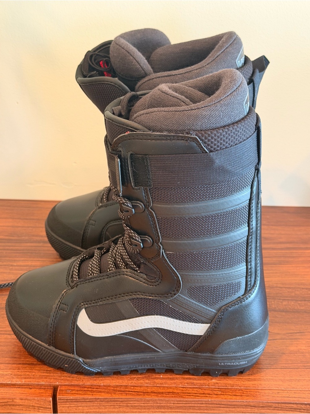 Vans size 7 never worn Cole Navin High Standard Snowboard boots